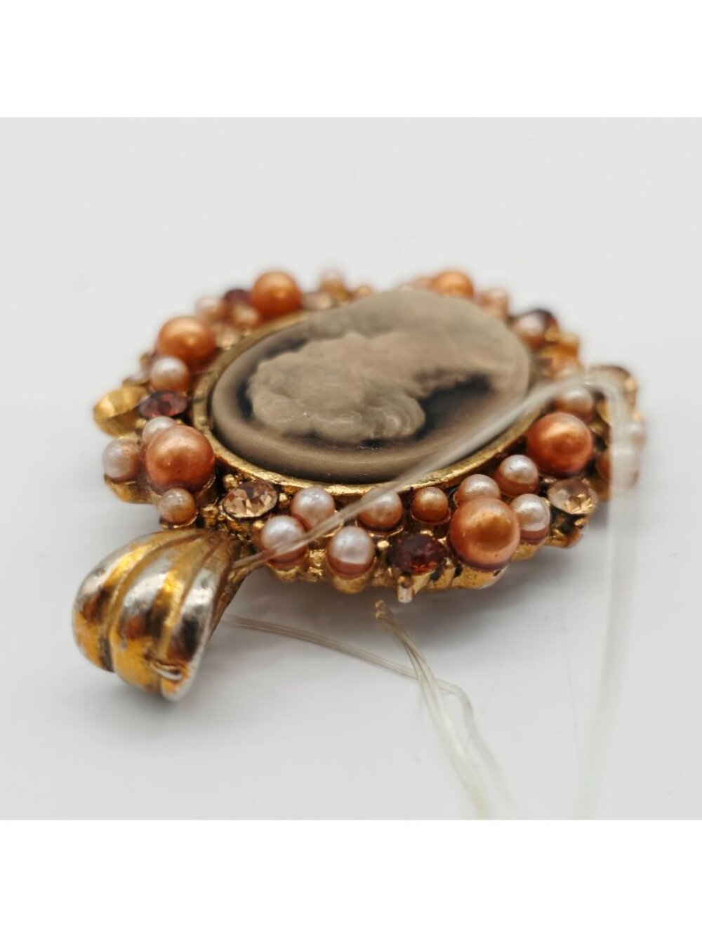 Cameo Pendant With Faux Pearls & Amber Rhinestones Gold-Tone Oval Frame VTG AS I - Picture 6 of 8